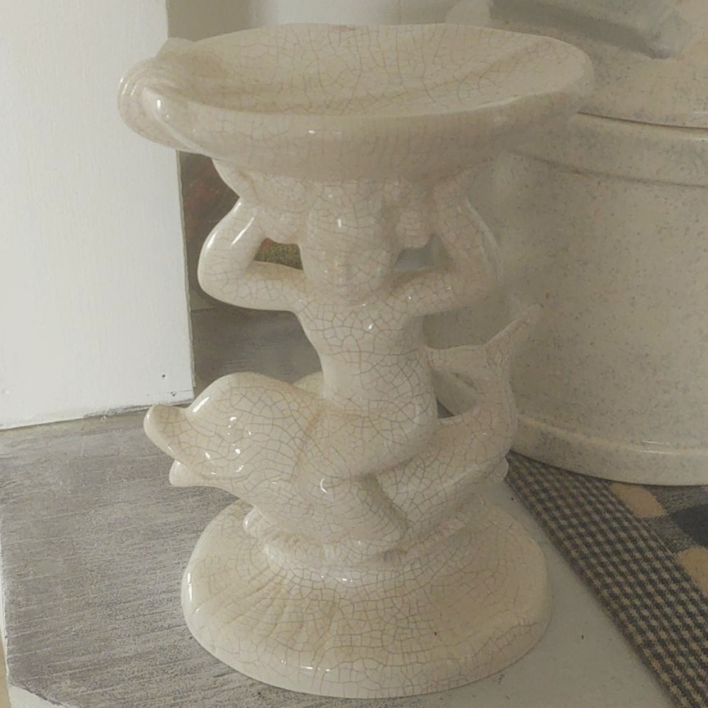 Vintage pedestal soap dish